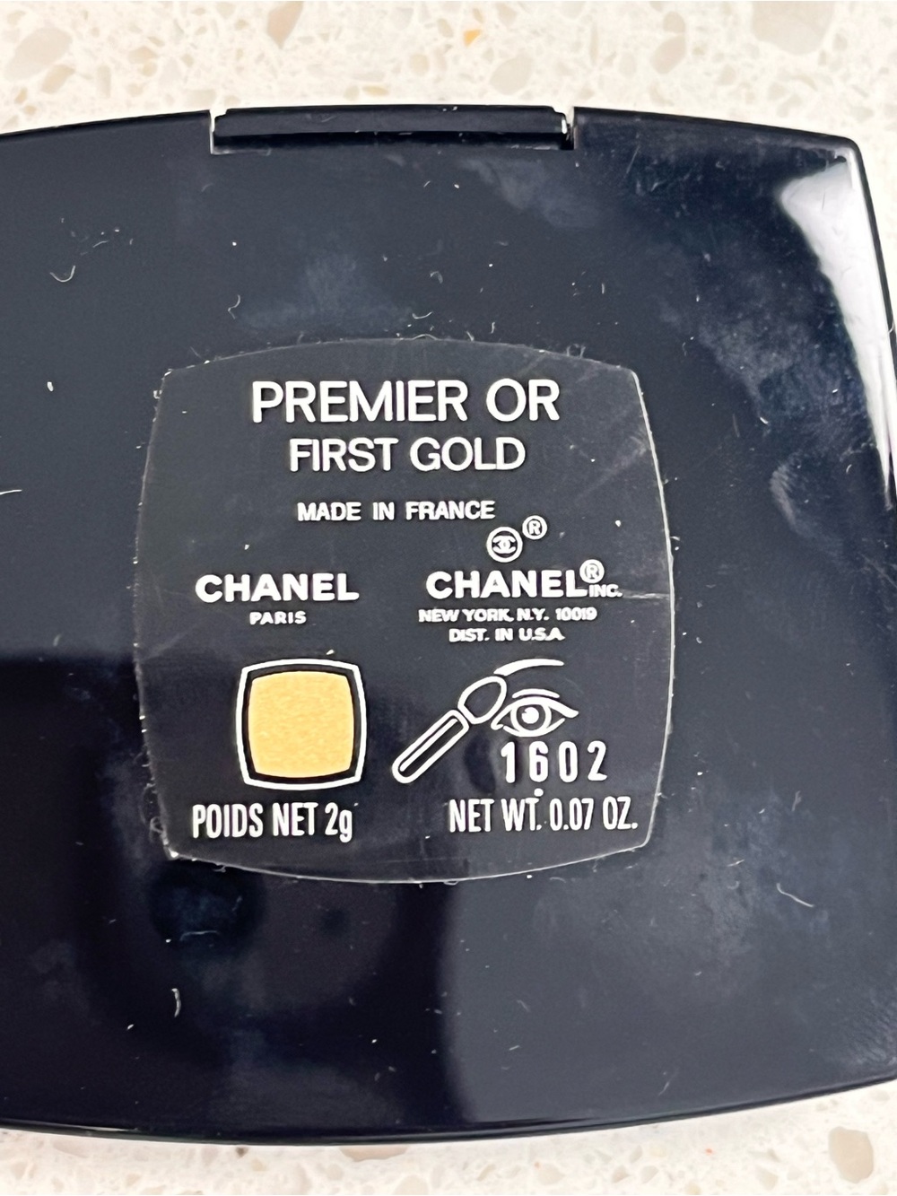 CHANEL Single Eyeshadow in Shimmery Gold - Picture 3 of 3
